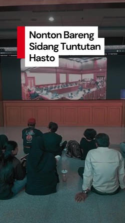 Video: Momen Pendukung Hasto Nobar Sidang Tuntutan