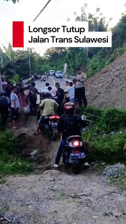 Video: Detik-detik Longsor Tutup Jalan Trans Sulawesi di Bone Bolango