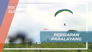Bersiap Melakukan Paralayang di Bukit Santiong, Subang  