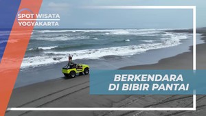 Berkendara di Bibir Pantai Parangtritis, Yogyakarta  