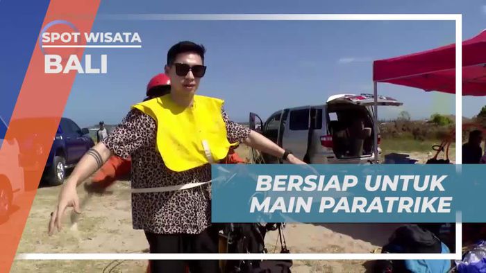 Bersiap Melakukan Serunya Main Paratrike di Pantai Mertasari, Bali  