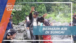Bermain Air dan Menikmati Kebahagiaan di Sungai Kampung Adat Miduana di Cianjur  