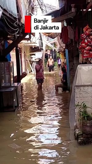 Video: Banjir Rendam 51 RT di Jakarta, Ada yang Capai 3 Meter