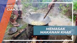 Memasak Makanan Khas Berbahan Ummut Aren dan Ikan Payo di Kampung Adat Miduana, Cianjur  