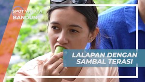 Menikmati Lalapan Segar dan Sambal Terasi dari Kebun di Bandung  
