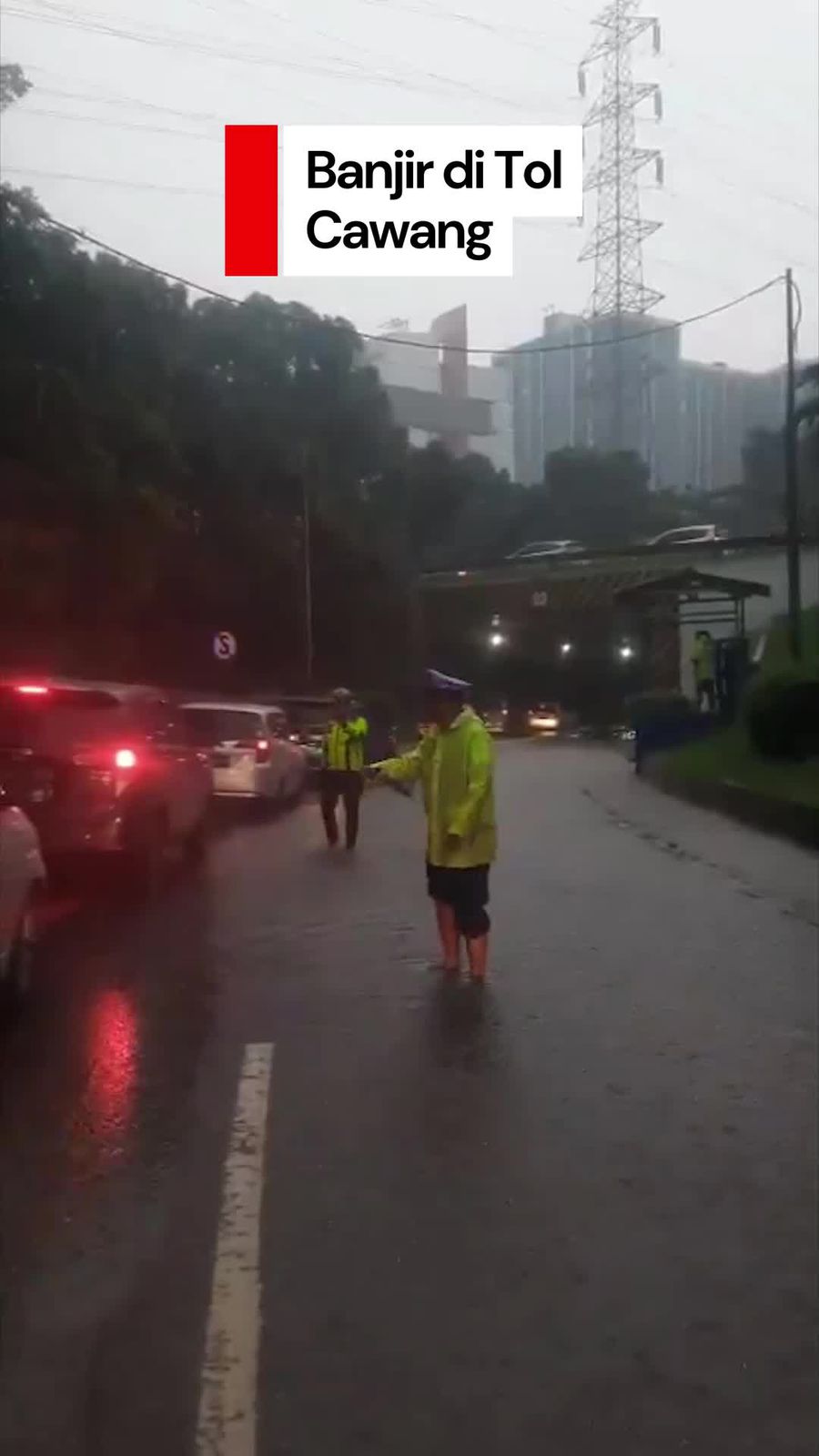 Video: Tol Cawang Banjir, Kendaraan Hanya Dapat Lintasi 1 Lajur