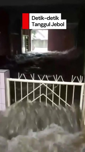 Video: Detik-detik Tanggul di Jati Padang Jaksel Jebol