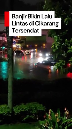 Video: Banjir di Lampu Merah Deltamas Cikarang, Sejumlah Kendaraan Terjebak