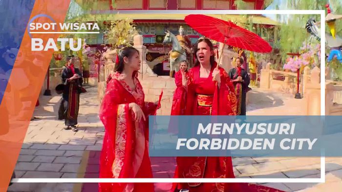 Menjelajahi Forbidden City dan Menari Tarian Tradisional di Batu  