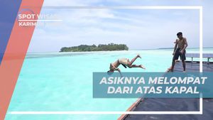 Melepaskan Kegembiraan dengan Melompat dari Kapal di Karimun Jawa  