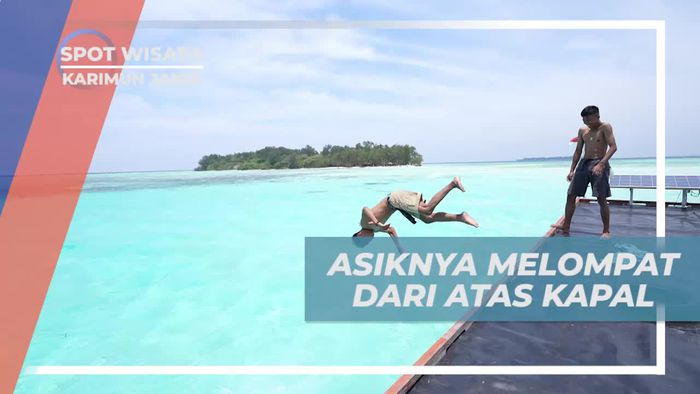Melepaskan Kegembiraan dengan Melompat dari Kapal di Karimun Jawa  
