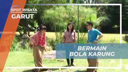 Bermain Bola Karung Bersama Warga di Kampung Sumber Alam Garut  
