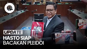 Video: Hasto Pegal-pegal Tulis Tangan Pleidoi Lawan Tuntutan 7 Tahun Bui