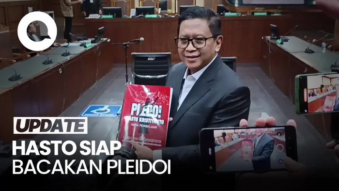 Video: Hasto Pegal-pegal Tulis Tangan Pleidoi Lawan Tuntutan 7 Tahun Bui