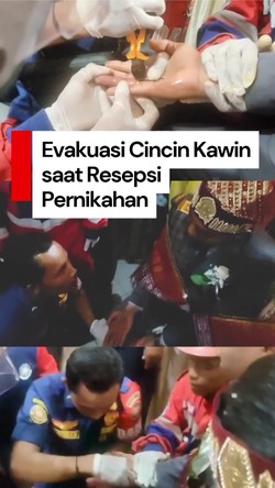 Video: Damkar Evakuasi Cincin Kawin di Resepsi Pernikahan Warga di Jambi