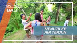 Menyusuri Anak Tangga Menuju Air Terjun Tegenungan di Bali