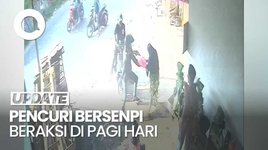 Video Detik-detik Emak-emak Lawan Pencuri Bersenpi di Lampung