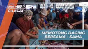 Memotong Daging Bersama untuk Kuliner Khas Jawa Tengah di Cilacap  