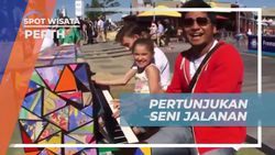 Menyaksikan Pertunjukan Seni Jalanan dan Bermain Piano di Perth
