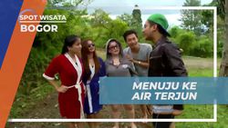 Perjalanan ke Air Terjun di Bogor dengan Kostum Unik