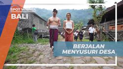 Menjelajahi Desa Tenganan Pegringsingan di Bali dengan Pakaian Adat 