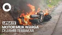 Video: Diduga Korsleting, Motor Listrik di Jambi Terbakar di Jalan