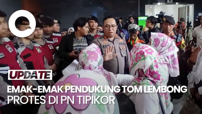 Video: Emak-emak Pendukung Tom Lembong Cekcok dengan Petugas di PN Tipikor
