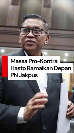Video: Massa Pro-Kontra Hasto Ramaikan Depan PN Jakpus Jelang Sidang Duplik 