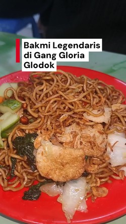 Video: Menjajal Bakmi Baskom Atun di Gang Gloria Glodok