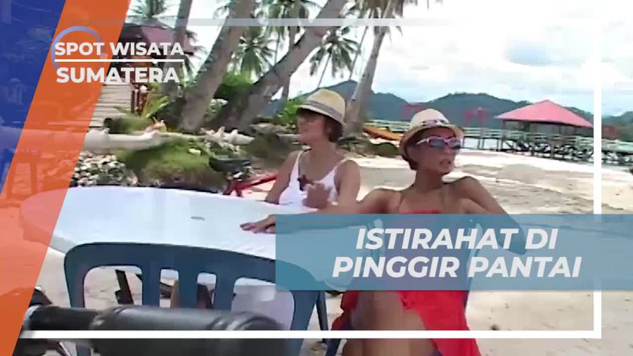 Bersantai di Pinggir Pantai dan Menikmati Air Kelapa di Sumatera  