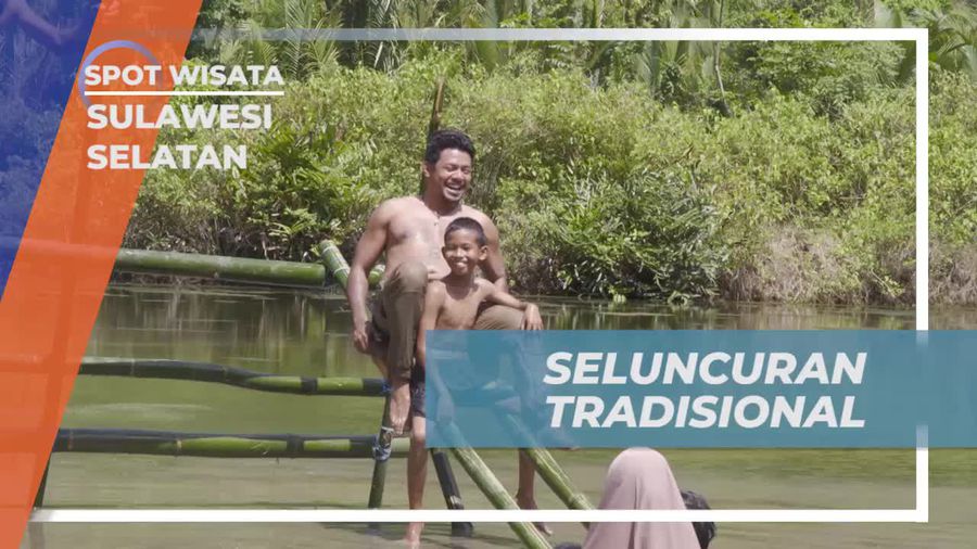 Bermain Seluncuran Tradisional dari Bambu di Desa Berua Sulawesi Selatan  