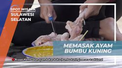 Memasak Ayam Bumbu Kuning Secara Tradisional di Celebes Canyon, Sulawesi Selatan  