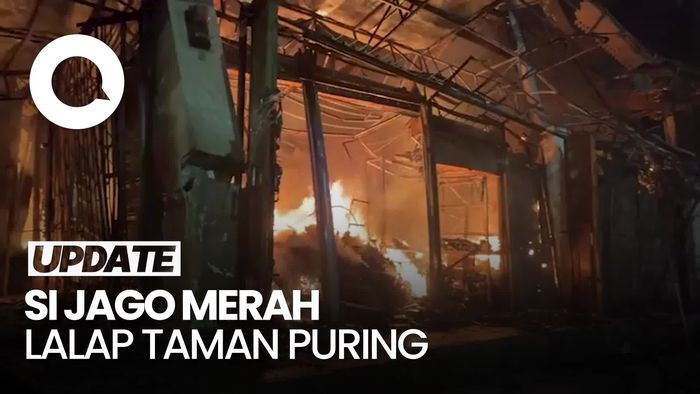 Video: Momen Pedagang Pasar Taman Puring Selamatkan Barang dari Kebakaran