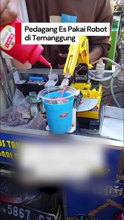 Video: Kreatif, Pedagang Keliling Ini Jual Es Pakai Bantuan Robot