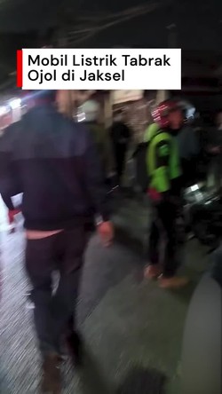 Video: Mobil Listrik Tabrak Ojol di Antasari Jaksel hingga Tewas