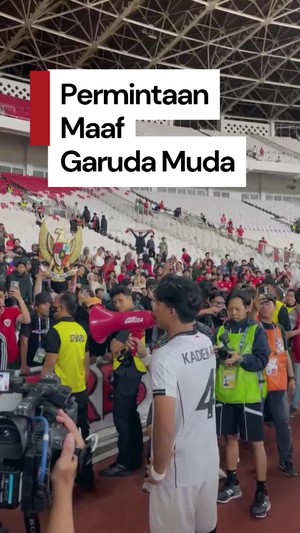 Video: Momen Pemain Timnas Indonesia U-23 Sambangi Suporter-Minta Maaf