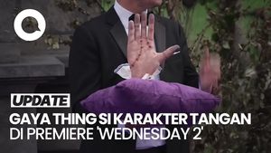 Video: Saat Thing Ikut Melenggang di Premiere Wednesday Season 2