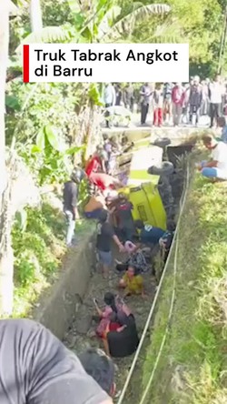 Video: Truk Tabrak Angkot Rombongan Peziarah di Sulsel, 13 Luka