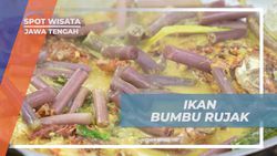 Menikmati Ikan Bumbu Rujak Gurih dengan Sentuhan Bunga Teratai di Ambarawa, Jawa Tengah  