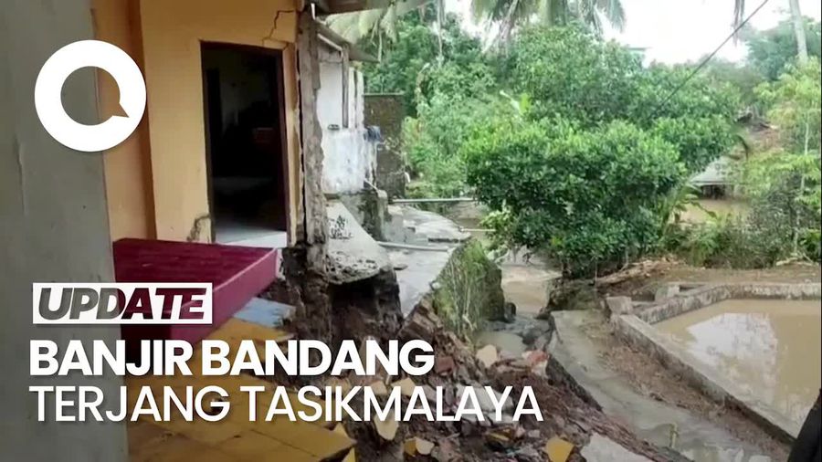 Video Momen Petugas Evakuasi Korban Banjir Bandang Tasik dari Plafon Rumah