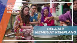 Belajar Membuat Kemplang Bersama Warga Desa Burai Sumatera Selatan di Pagi Cerah  