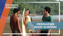 Belajar dan Berlatih Surfing di Pantai Air Manis Sumatera bersama Peselancar Lokal  