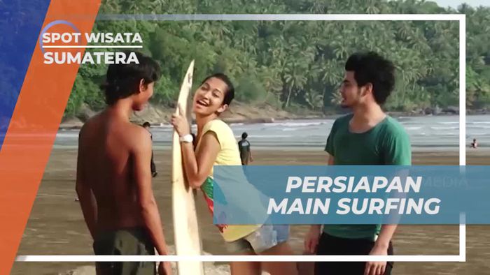 Belajar dan Berlatih Surfing di Pantai Air Manis Sumatera bersama Peselancar Lokal  