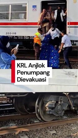 Video: Momen Evakuasi Penumpang KRL yang Anjlok di Stasiun Jakarta Kota