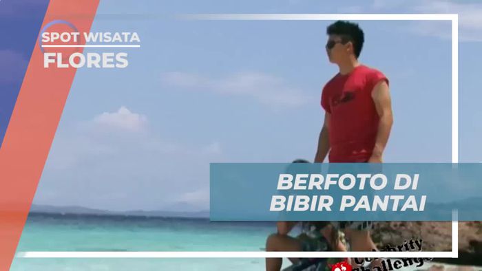 Berfoto di Bibir Pantai Bersama Profesional di Flores yang Menawan