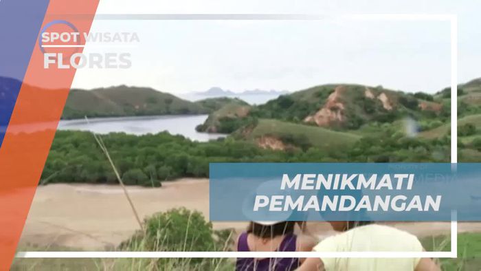Menikmati Pemandangan Indah dari Atas Bukit di Flores yang Memukau