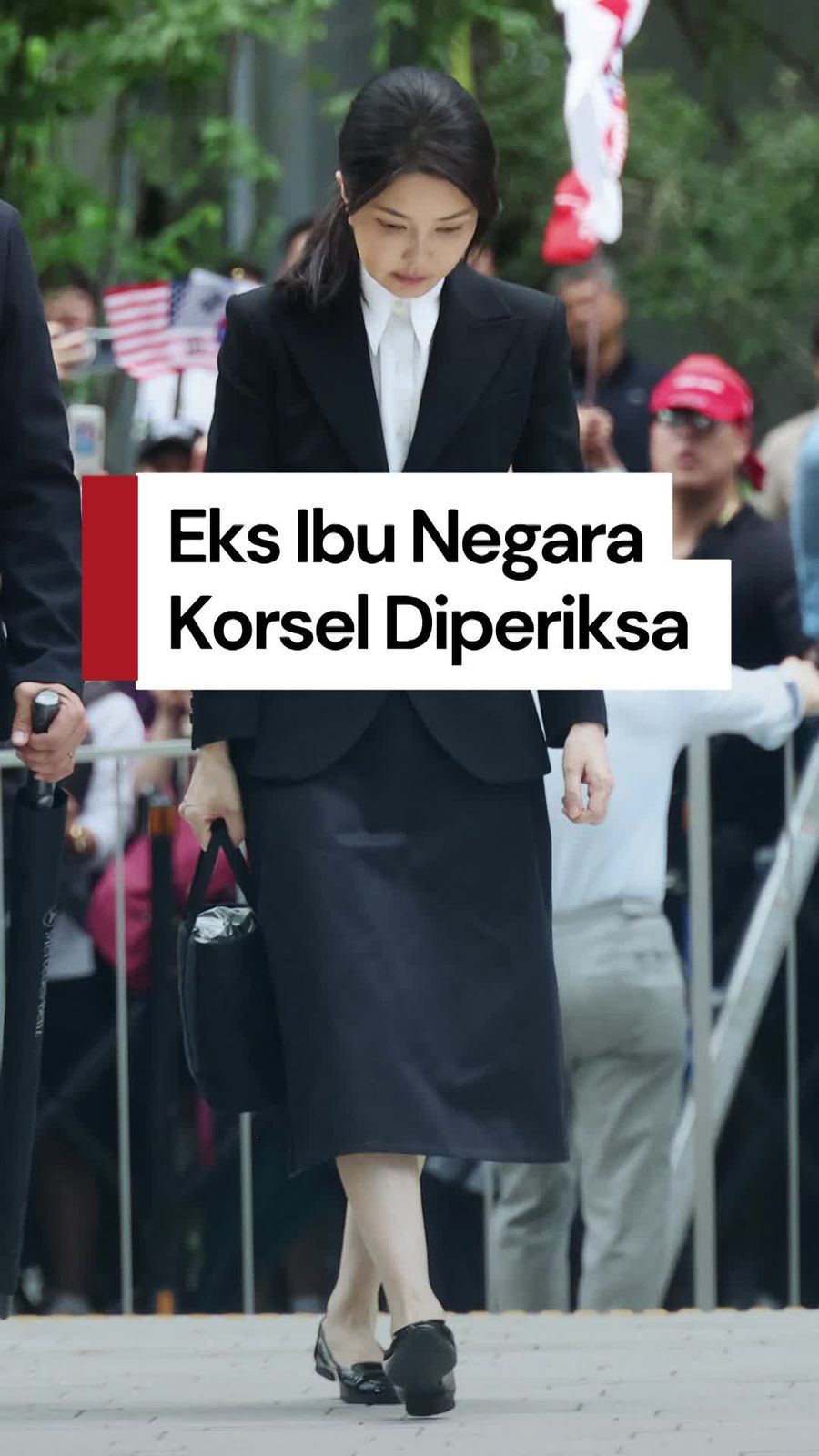 Video Momen Eks Ibu Negara Korsel Menunduk-Minta Maaf 