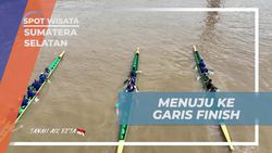 Mencapai Garis Finish Latihan Mendayung Perahu Bidar di Sumatera Selatan dengan Semangat