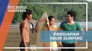 Melepaskan Bayi Penyu ke Laut di Lombok sebagai Bagian Konservasi  