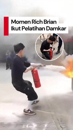 Video: Saat Rich Brian Ikut Pelatihan Damkar